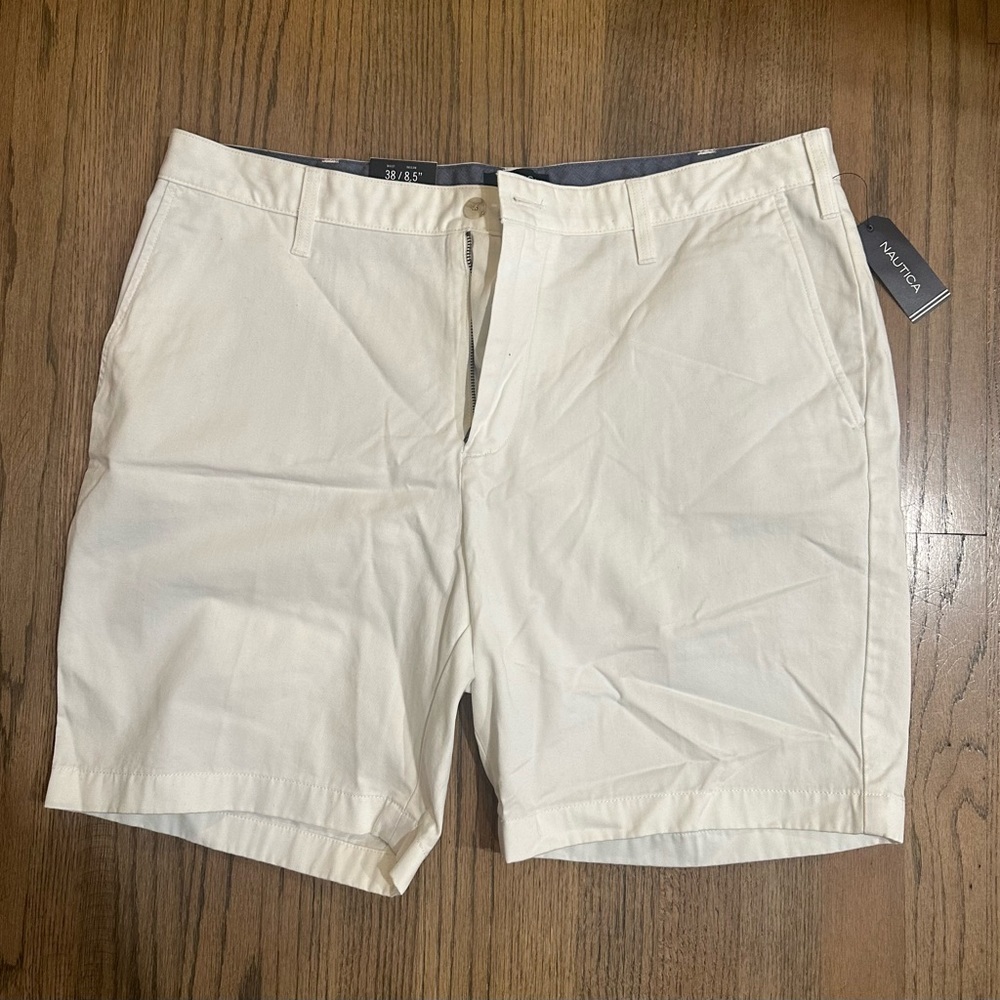 Nautica NWT White Deck Short-Waist 38, Inseam 8.5